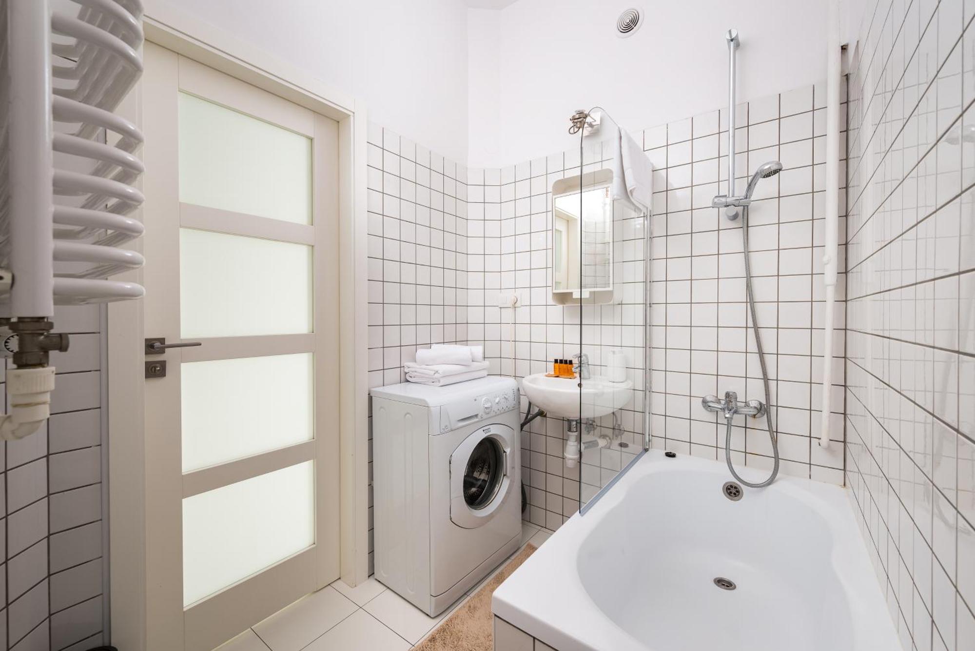 Wola Ratusz Homely Apartment Varsovia Exterior foto